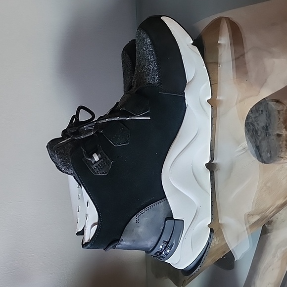 NWT SOREL Kinetic Caribou Boot Black Gray Leather Waterproof Womens Size 12 - Picture 5 of 7